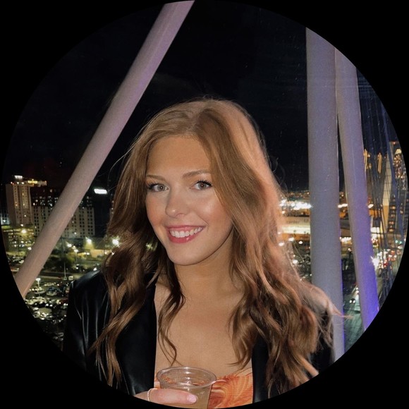 Profile Picture of Devon Schmidt (@dlschmidt1) on Poshmark