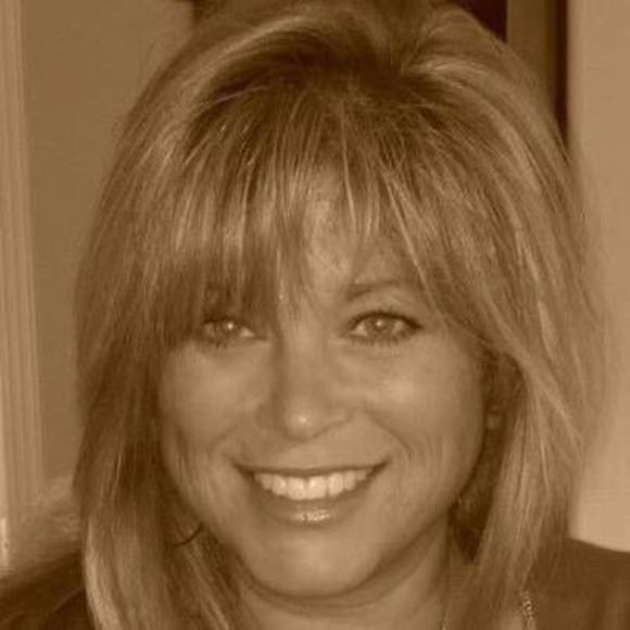 Profile Picture of Dawn Falconer johnstone (@msdawnjohnstone) on Poshmark