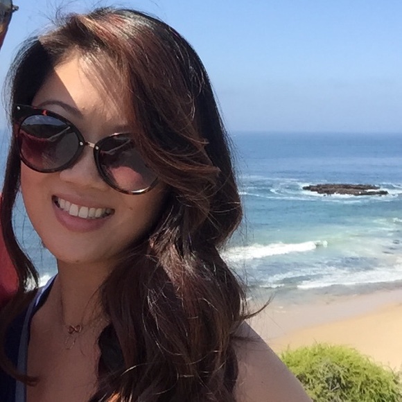 Profile Picture of Annie Baietto (@albaietto) on Poshmark