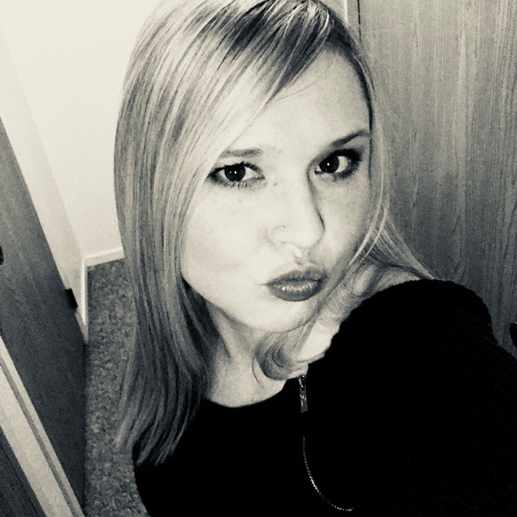 Profile Picture of Amanda Dockter (@amandadockter1) on Poshmark