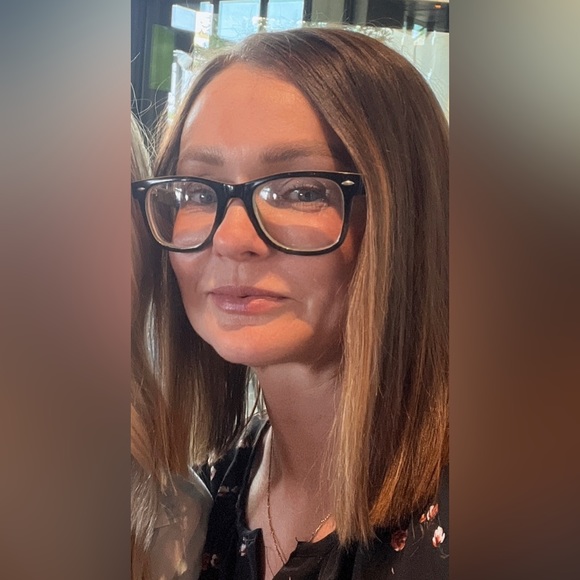 Elise Renning - Poshmark Profile Picture of Elise Renning (@erenning) on Poshmark