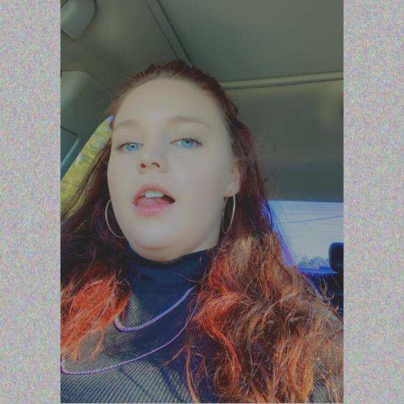 Profile Picture of Cassie Heaton (@cassie_heaton) on Poshmark