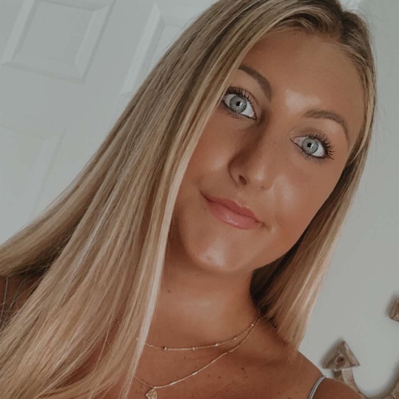 Profile Picture of Alexandria Chiselko (@achiselko5) on Poshmark