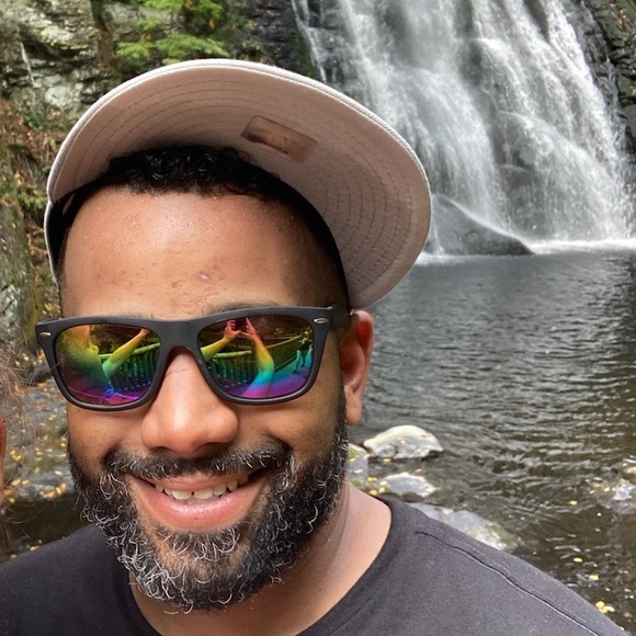 Profile Picture of Leotis Reed (@leotisreed) on Poshmark