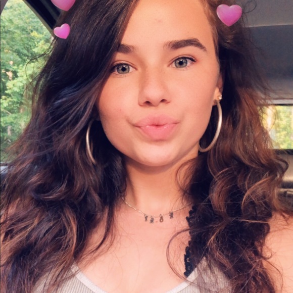 Profile Picture of Kori Younts (@klyounts) on Poshmark