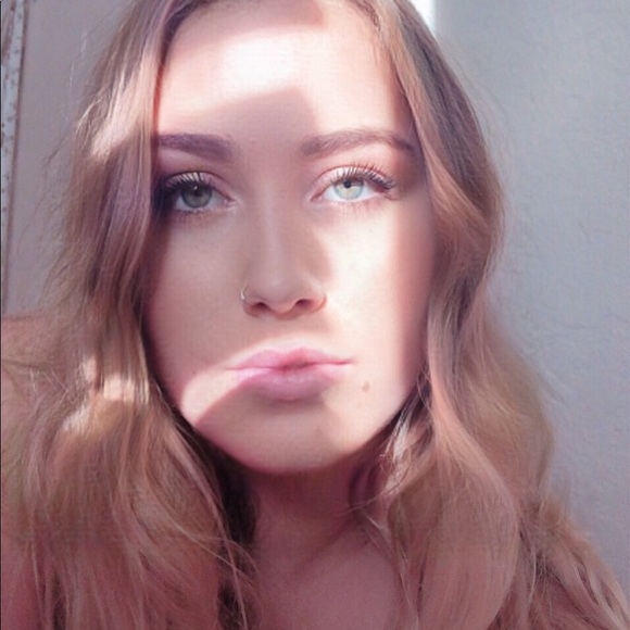 Profile Picture of Mackenzie Casey (@kenziecasey) on Poshmark