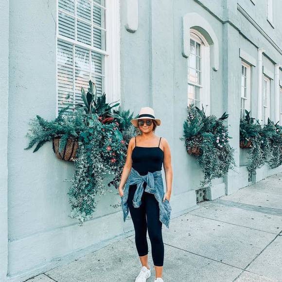 Sydney Glouse - Poshmark Profile Picture of Sydney Glouse (@sydneyglouse) on Poshmark