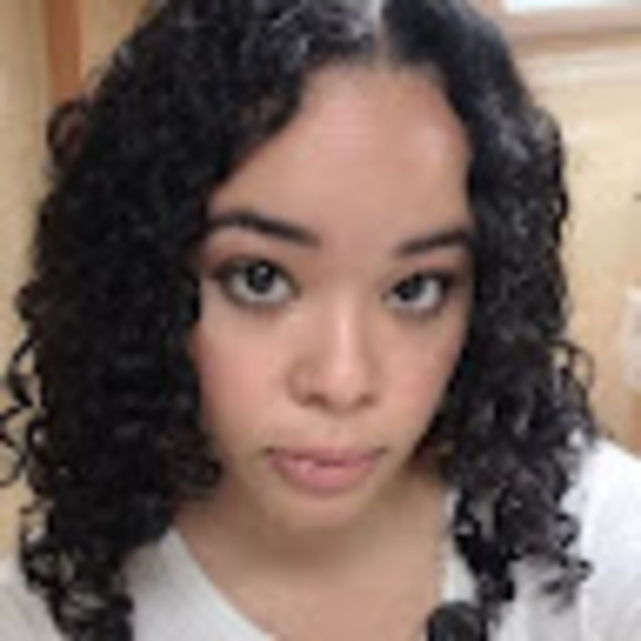 Profile Picture of Catherine Jimenez (@cathjimenez05) on Poshmark