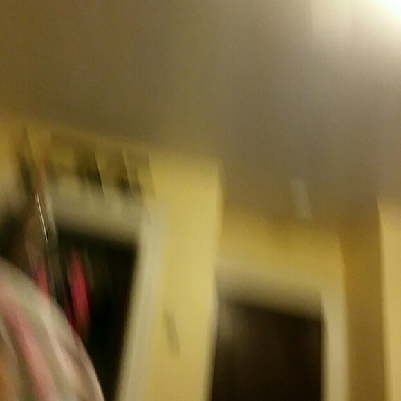 Profile Picture of Alicia Lara (@alicial21) on Poshmark