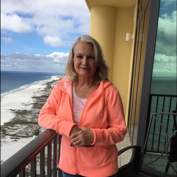 Profile Picture of Brenda Cain (@bkburcham3464) on Poshmark