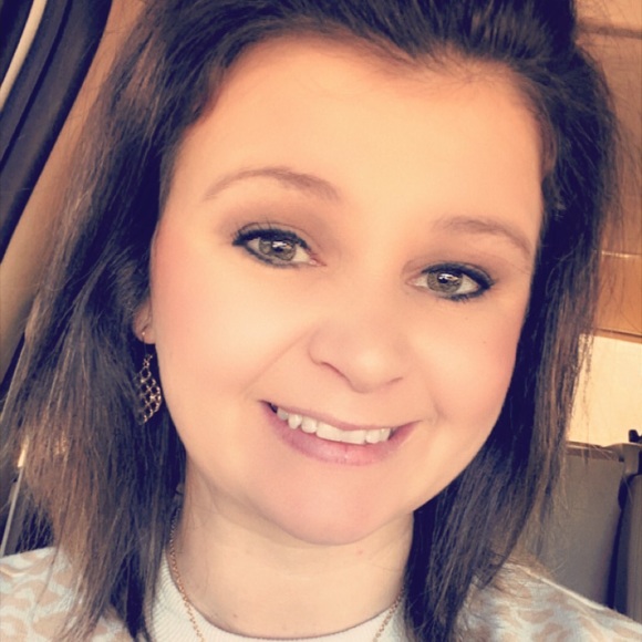 Profile Picture of Jodi Lee (@jclee9718) on Poshmark