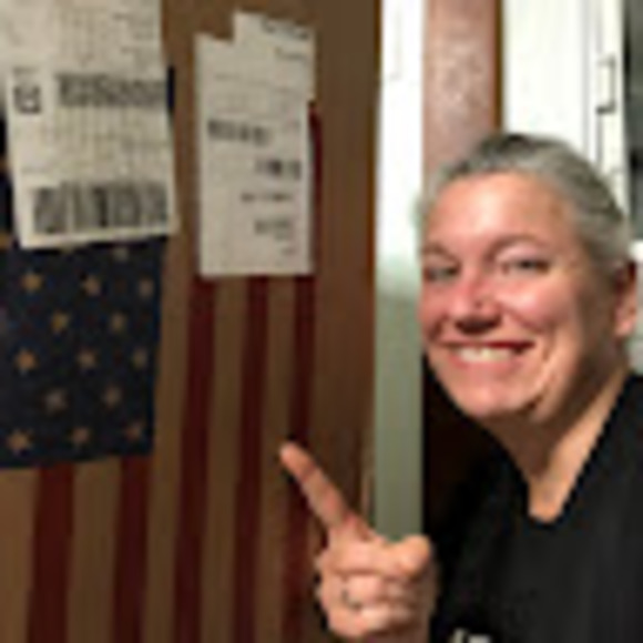 Profile Picture of Elly Oehler (@ellyoehler) on Poshmark