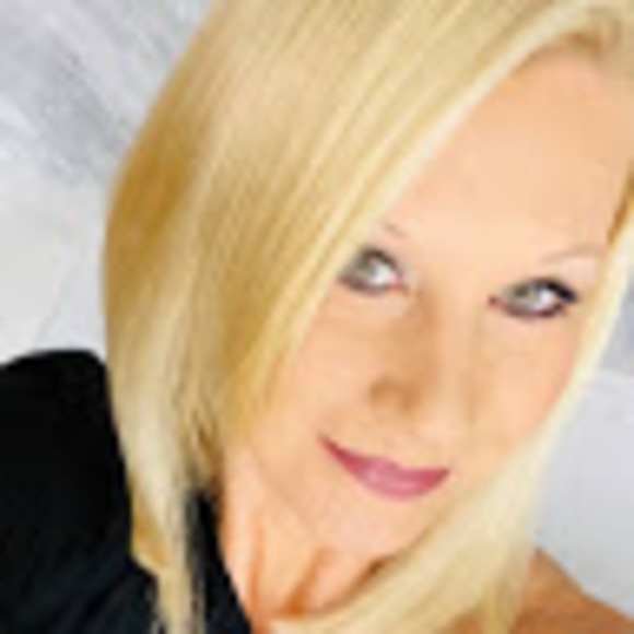 Profile Picture of Eileen Markstein (@eileenjm) on Poshmark