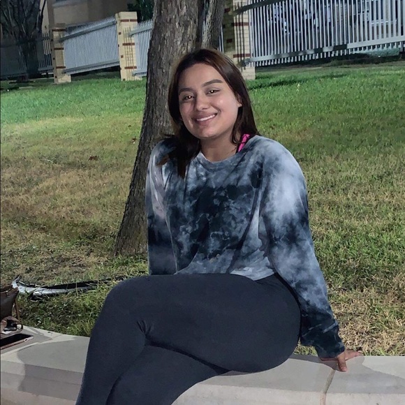 Profile Picture of Serena Ramirez (@serenaramirez1) on Poshmark