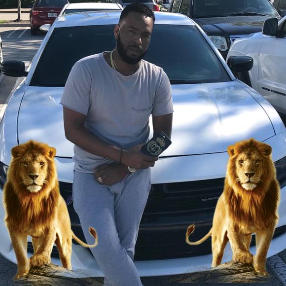 Profile Picture of Osmany Neyra (@osmanylazaro) on Poshmark