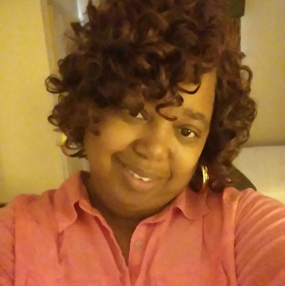 Profile Picture of Debra Nettles (@23nettles) on Poshmark