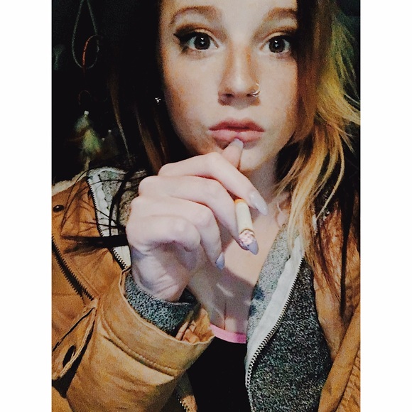 Profile Picture of Bailey Winters (@lighteningb) on Poshmark