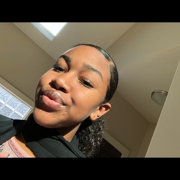 Profile Picture of Noor Eltom (@nooreltom) on Poshmark