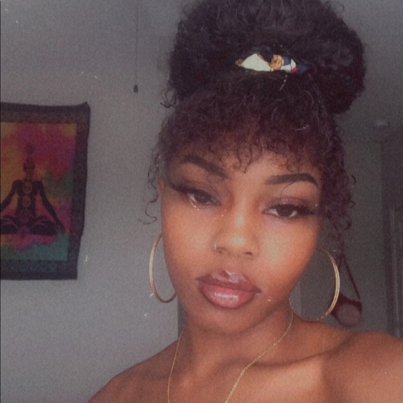 Profile Picture of Mae Stlouis (@maestlouis) on Poshmark