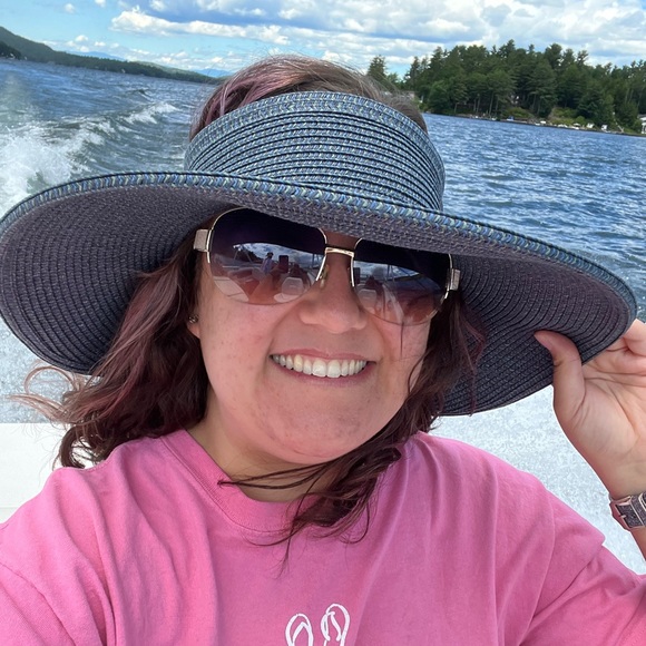 Profile Picture of Ashleigh Lichtenwalner (@ashaaleigh) on Poshmark