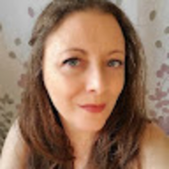 Profile Picture of Petra M (@pelemor76) on Poshmark