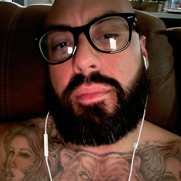 Profile Picture of Andrew Elias (@andrewelias1) on Poshmark