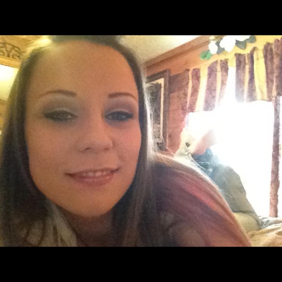 Profile Picture of Brandy Willett (@bwillett2782) on Poshmark