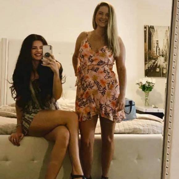 Profile Picture of Lara Gladstone (@megalara502) on Poshmark