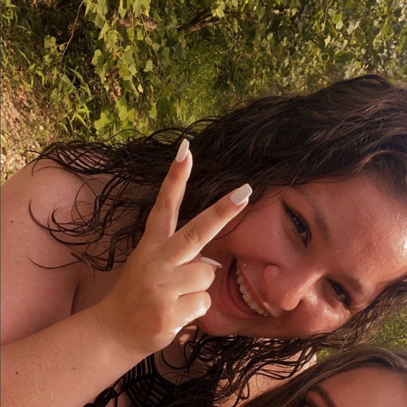 Profile Picture of Julia Matteson (@juliamatte) on Poshmark