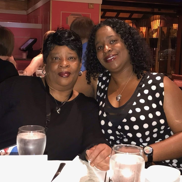 Profile Picture of Dee Horton (@toni1210) on Poshmark