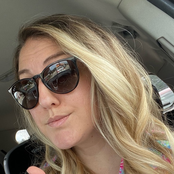 Profile Picture of Lauren Labak (@labak) on Poshmark