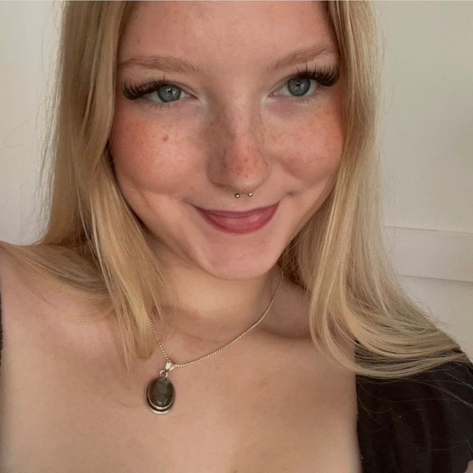 Profile Picture of julia (@juliaelfy) on Tiktok