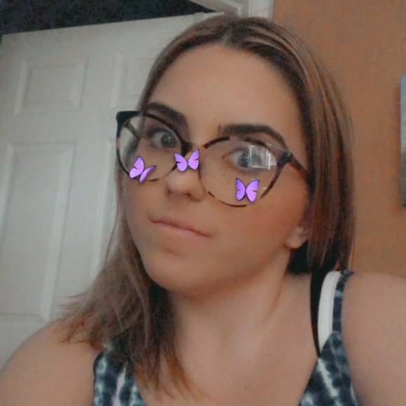 Profile Picture of Diana Hanges (@dianahanges) on Poshmark