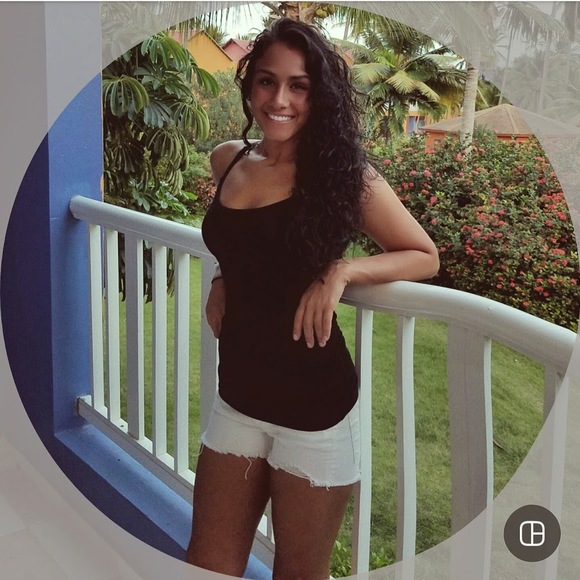 Profile Picture of Kelsey Roach (@k_roach) on Poshmark