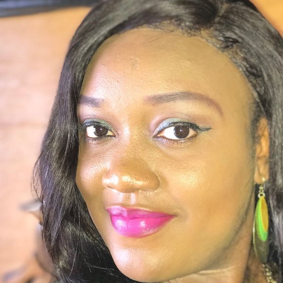 Profile Picture of Anulika Ozoani (@anuly) on Poshmark