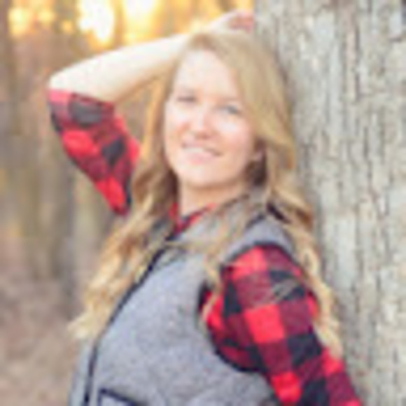 Profile Picture of Alexis Mccurdy (@mccurdya1997) on Poshmark
