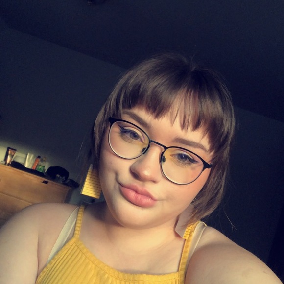 Profile Picture of Emma Roggenbuck (@ecroggenbuck13) on Poshmark