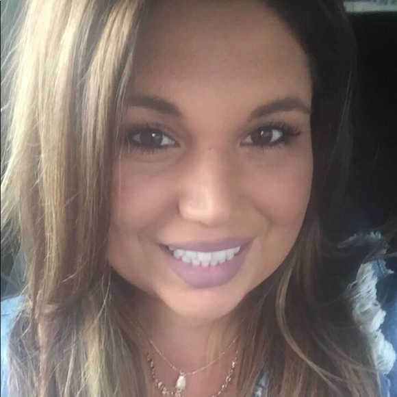 Profile Picture of Cheyenne Houghtaling (@cheyenne2791) on Poshmark