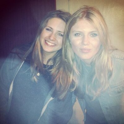 Profile Picture of Lara Thompson (@larathompson288) on Twitter