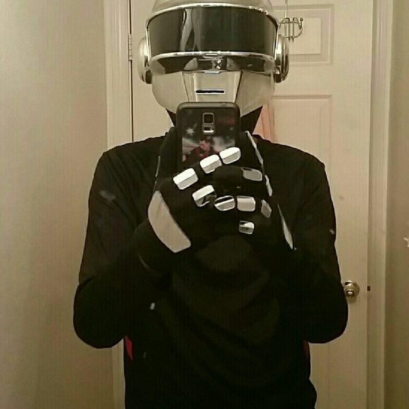 Profile Picture of Daniel Davalos (@danieldj24) on Poshmark