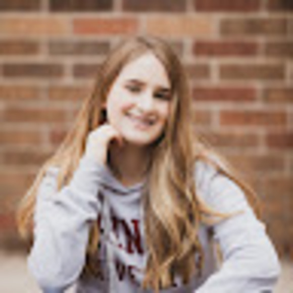 Emily Rodenko - Poshmark Profile Picture of Emily Rodenko (@emliro) on Poshmark