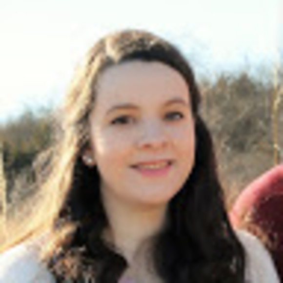 Profile Picture of Eva Mohr (@evacheeva) on Poshmark