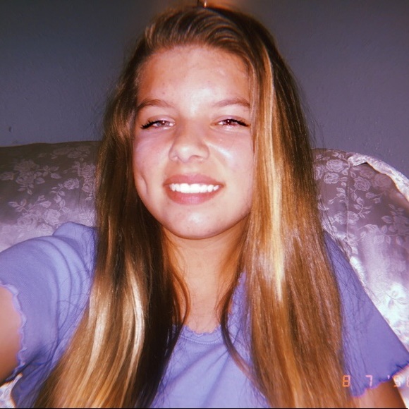 Profile Picture of Lexi Edmisten (@lexiedmisten) on Poshmark