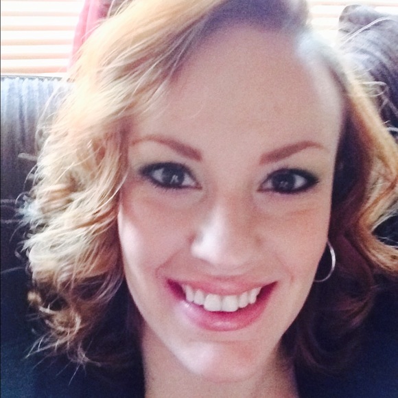 Profile Picture of Michelle Kohlhoff (@kohlhoff89) on Poshmark