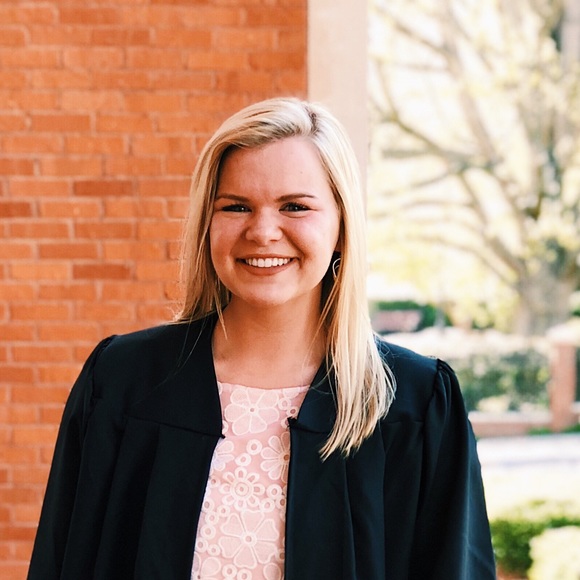 Profile Picture of Paige Cantz (@pkc1216) on Poshmark