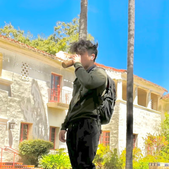 Caesar Nguyen - Poshmark Profile Picture of Caesar Nguyen (@differentcaesar) on Poshmark