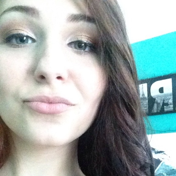 Profile Picture of Kim Eskew (@kimmeskew) on Poshmark