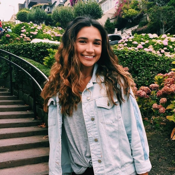 Profile Picture of Samantha Cantor (@samcan0603) on Poshmark
