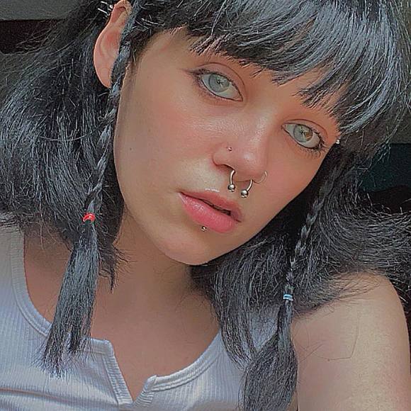 Hannah Frykberg - Poshmark Profile Picture of Hannah Frykberg (@banana2390) on Poshmark