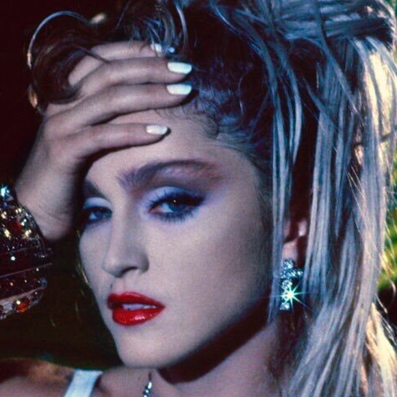 Profile Picture of Alex Vigil (@alexandrasv) on Poshmark